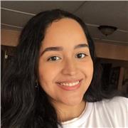 Profesora de inglés avanzado ofrece clases a estudiantes y profesionales para mejorar su fluidez y confianza con el idioma